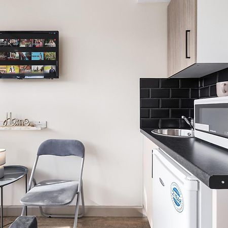Serviced Ensuite Modern Studio - Sleeps 2 - Near Wembley Stadium - Good Transport Link To Central London - Harrow Ha3 Hatch End ภายนอก รูปภาพ