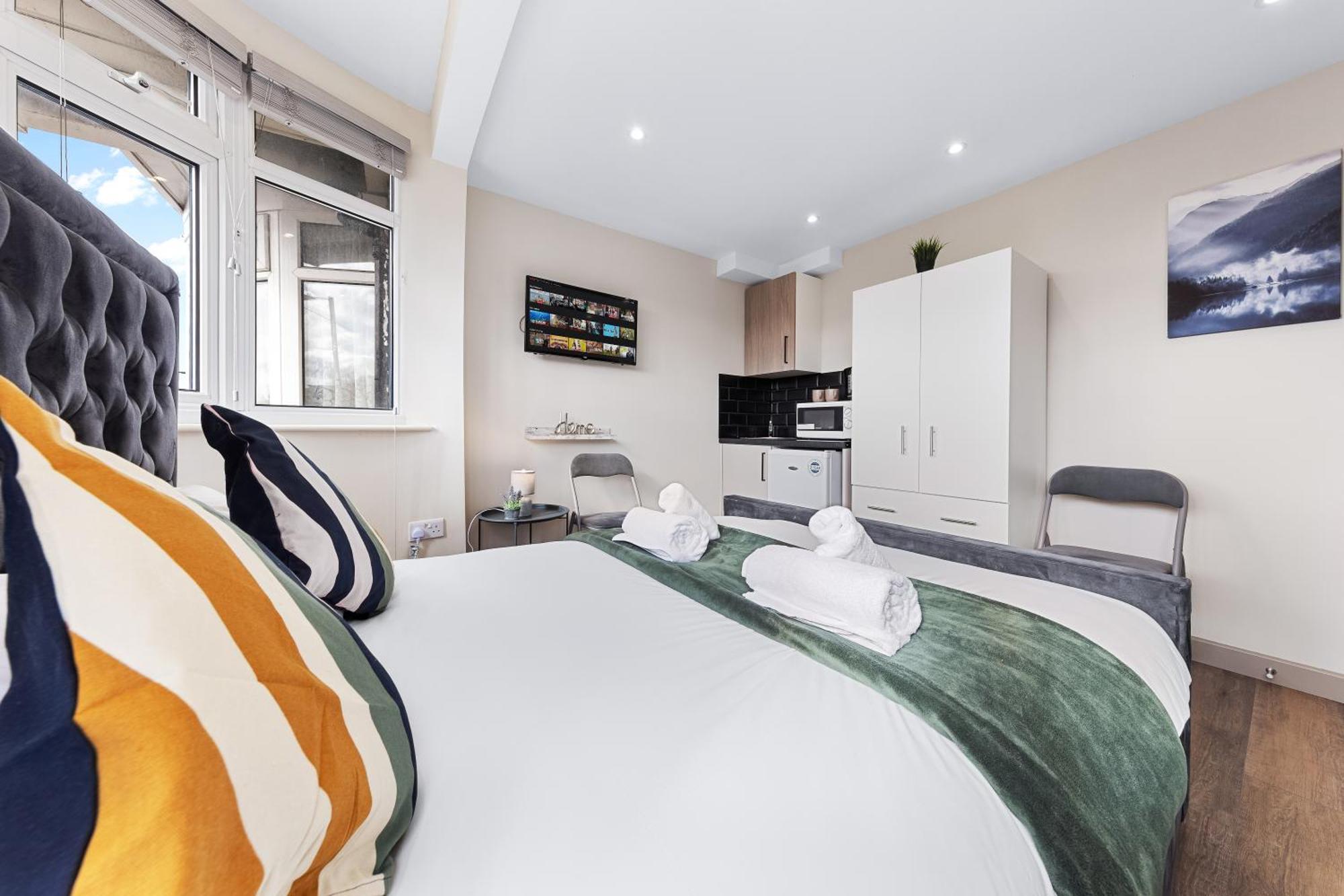 Serviced Ensuite Modern Studio - Sleeps 2 - Near Wembley Stadium - Good Transport Link To Central London - Harrow Ha3 Hatch End ภายนอก รูปภาพ
