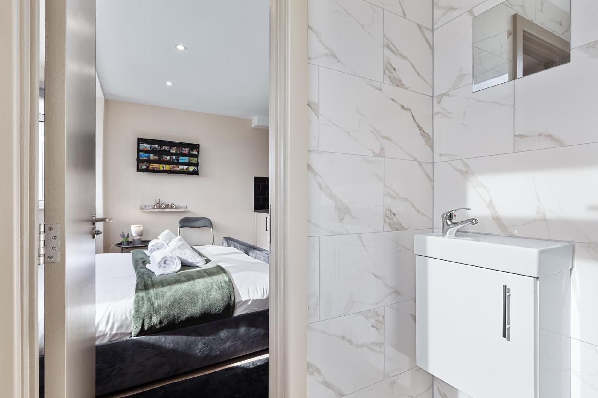 Serviced Ensuite Modern Studio - Sleeps 2 - Near Wembley Stadium - Good Transport Link To Central London - Harrow Ha3 Hatch End ภายนอก รูปภาพ