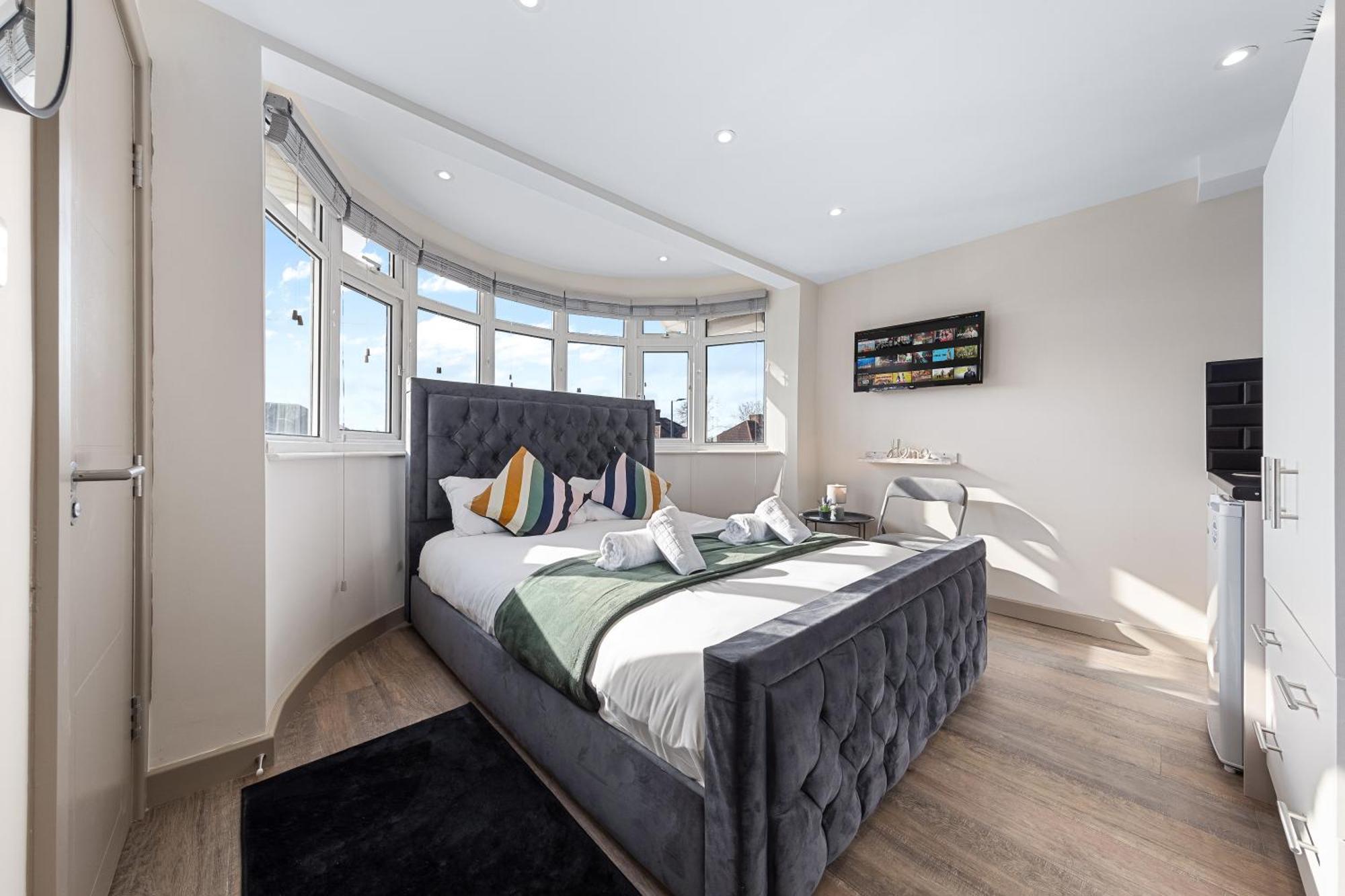 Serviced Ensuite Modern Studio - Sleeps 2 - Near Wembley Stadium - Good Transport Link To Central London - Harrow Ha3 Hatch End ภายนอก รูปภาพ